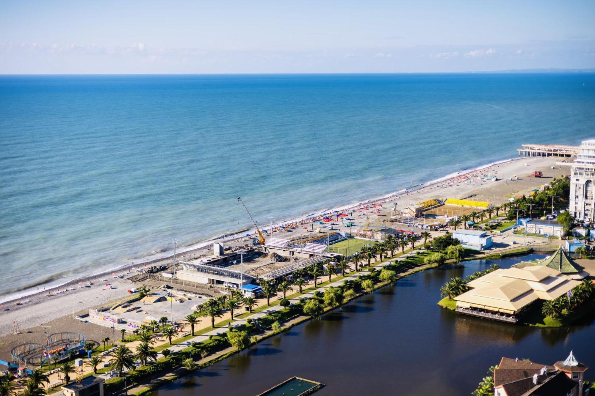Deluxe Aparthotel In Orbi City Batumi Exterior foto