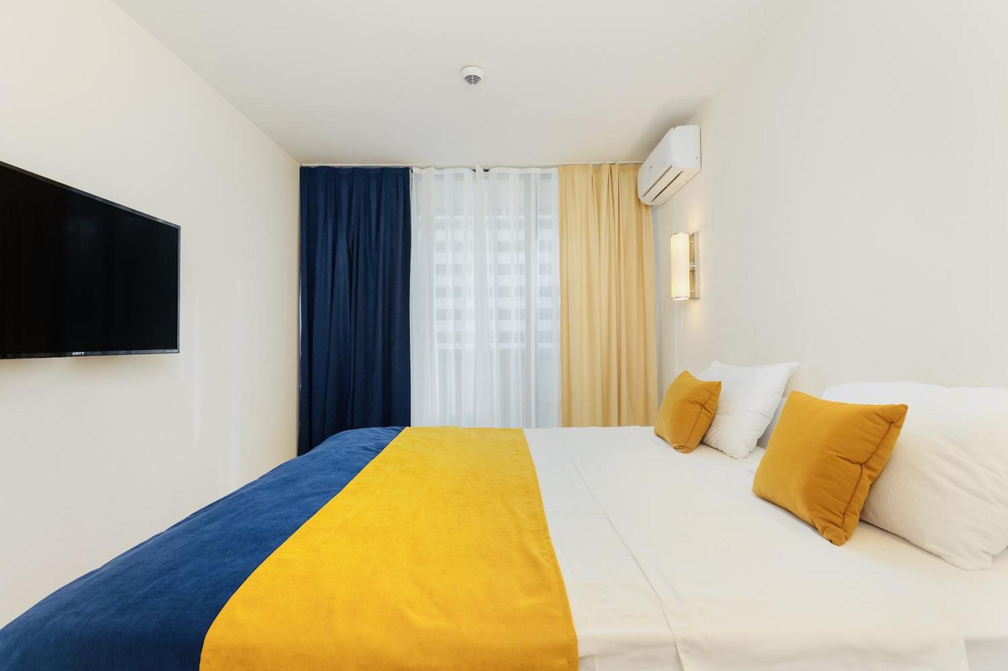 Deluxe Aparthotel In Orbi City Batumi Exterior foto