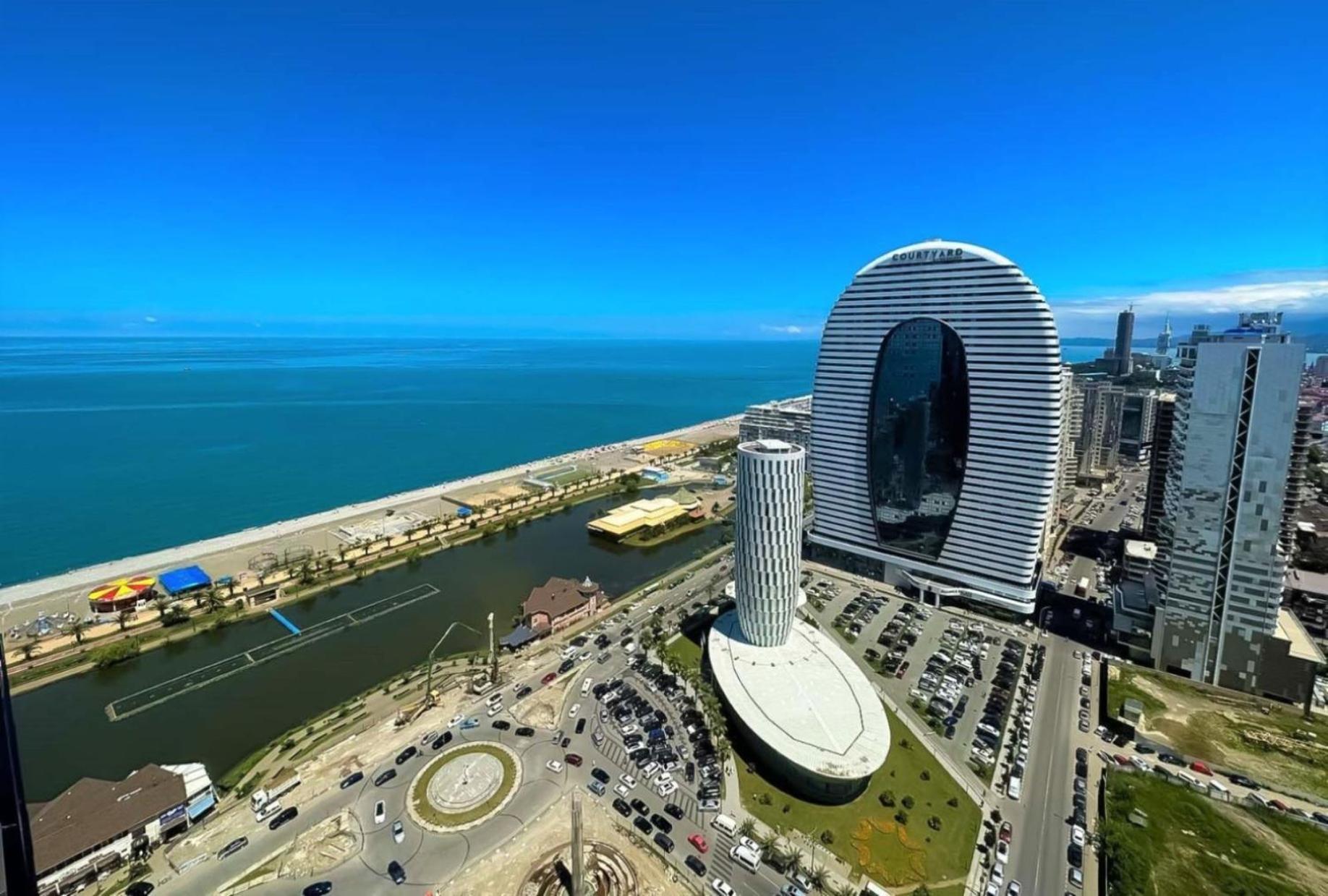 Deluxe Aparthotel In Orbi City Batumi Exterior foto
