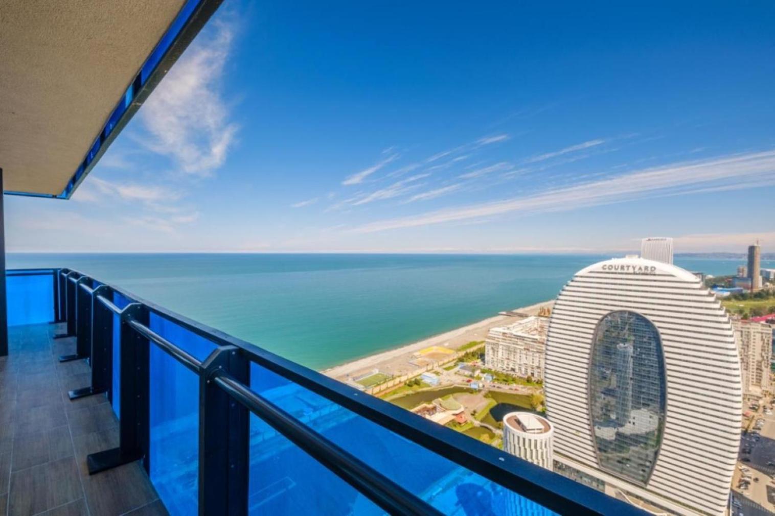 Deluxe Aparthotel In Orbi City Batumi Exterior foto