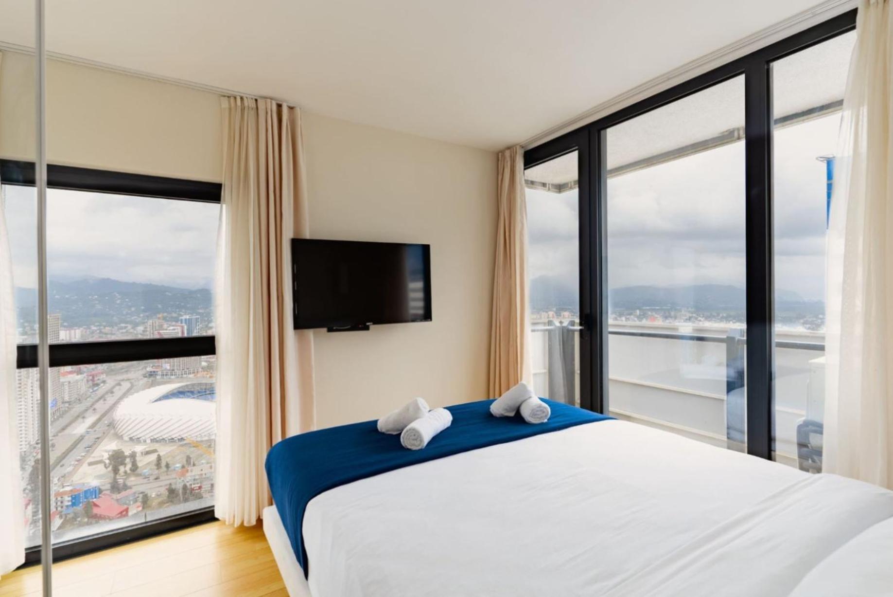 Deluxe Aparthotel In Orbi City Batumi Exterior foto