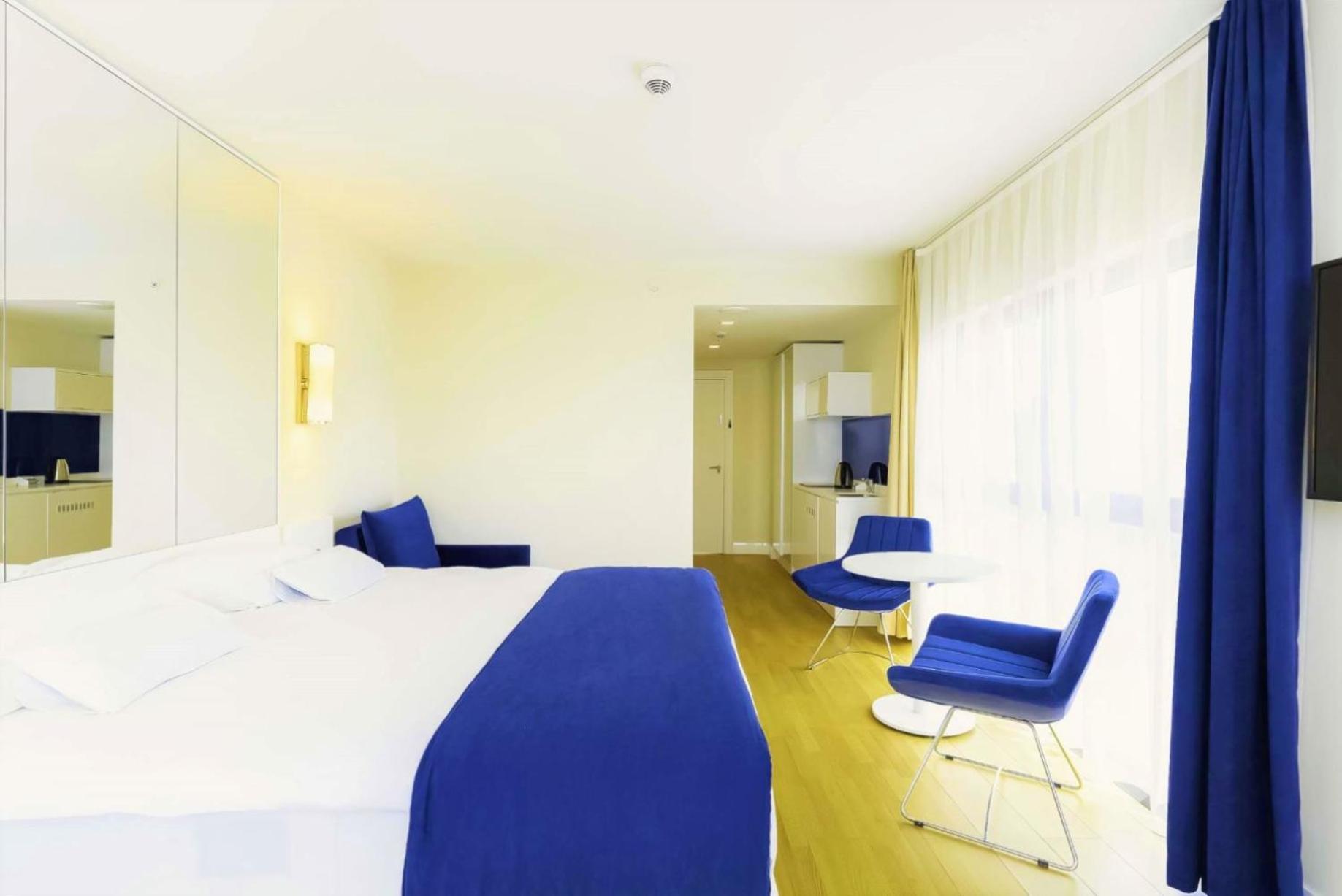Deluxe Aparthotel In Orbi City Batumi Exterior foto